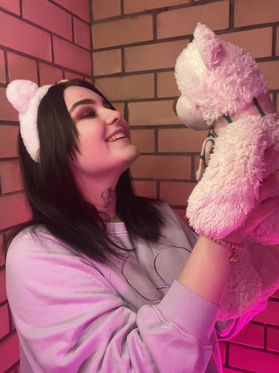 Kiss me 💋 t.cojuq6zMsYwu 