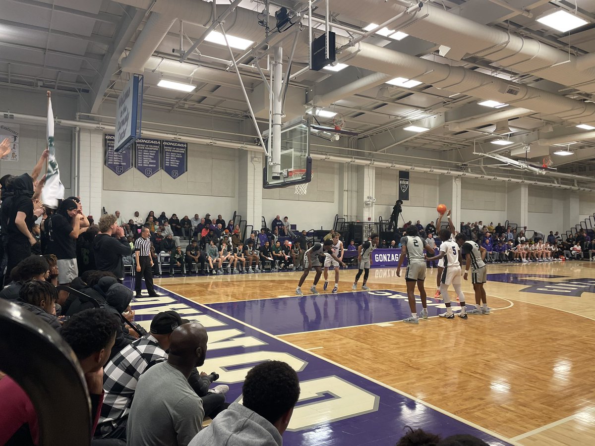 After 1Q Gonzaga 20 Jackson Reed 16. Packed house for a battle of DC schools!