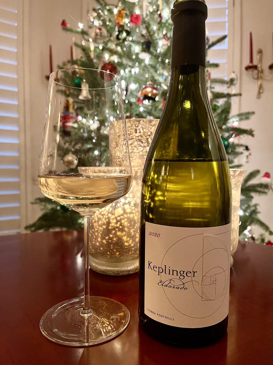 A little California sunshine in my glass with Keplinger's 2020 'Eldorado' a rich and hypnotic Rhône blend featuring 57% Viognier, 26% Roussanne, and 17% Grenache Blanc. This is crazy good stuff.