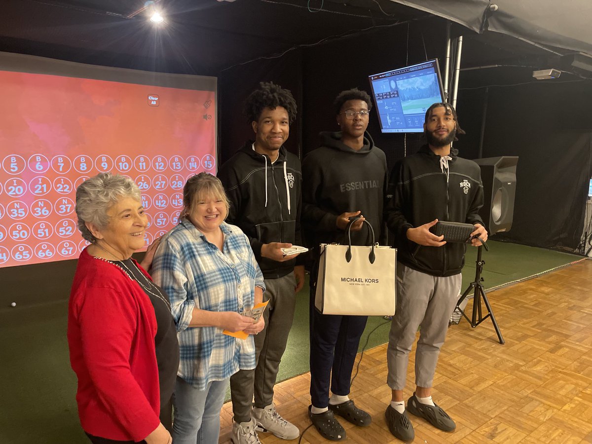Our ⁦<a href="/RockBasketball/">SRU HOOPS</a>⁩ team had the privilege of volunteering at the Purse Bingo fundraiser for the Slippery Rock Rotary Club yesterday. All proceeds will go towards Rotary charities!  Pictured are team members presenting the final prize to the winner !