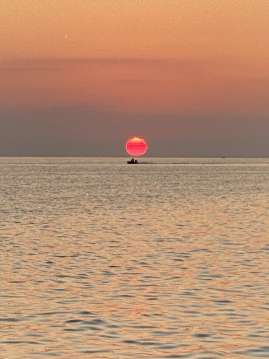 RobinVBurr's tweet photo. Unbelievable sunset tonight in Key West… incredibly red!

Red in the morning, sailors take warning ⚠️ Red at night, sailors delight! https://t.co/xm6CJv9AO2