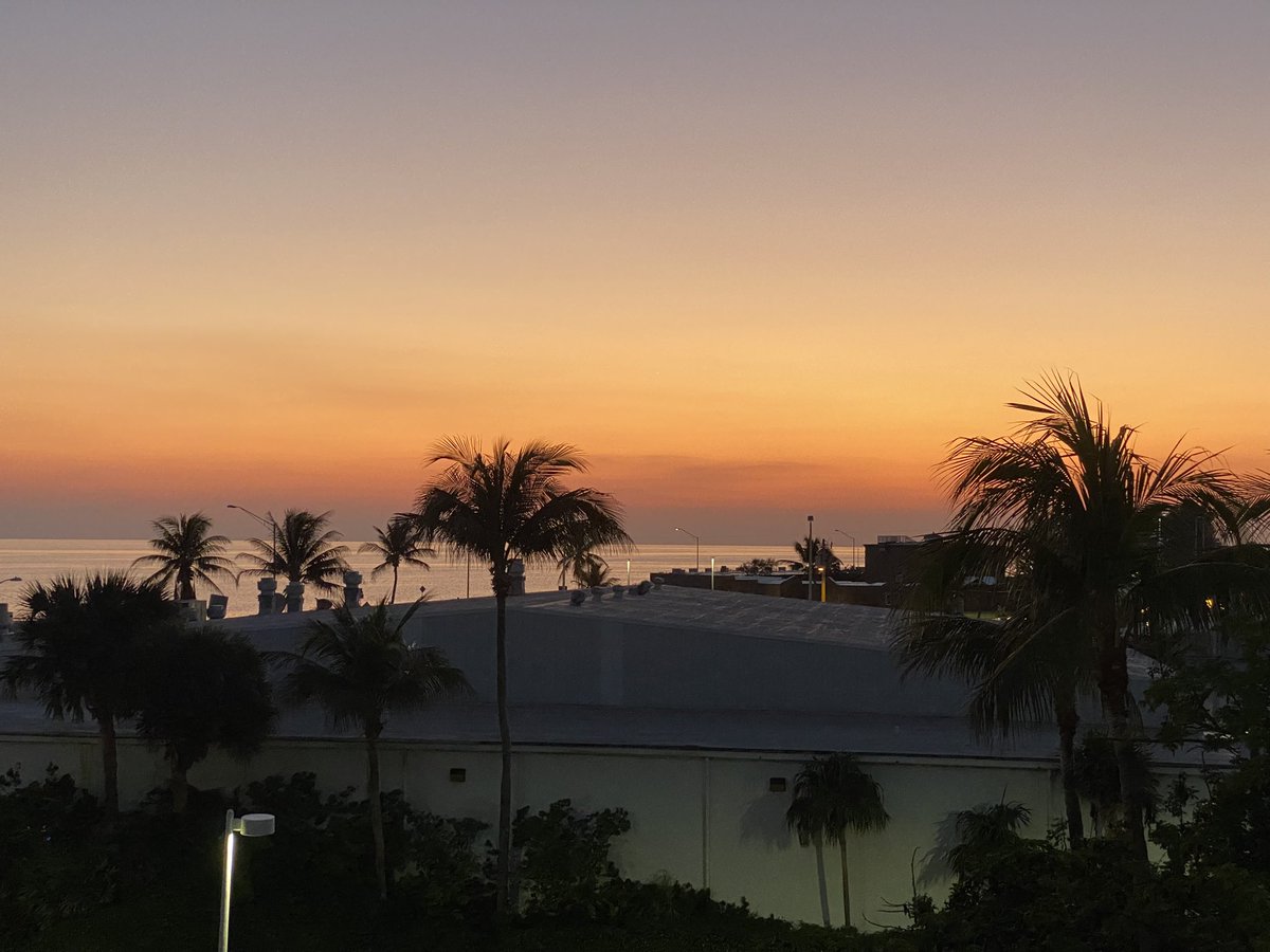 Unbelievable sunset tonight in Key West… incredibly red!

Red in the morning, sailors take warning ⚠️ Red at night, sailors delight!