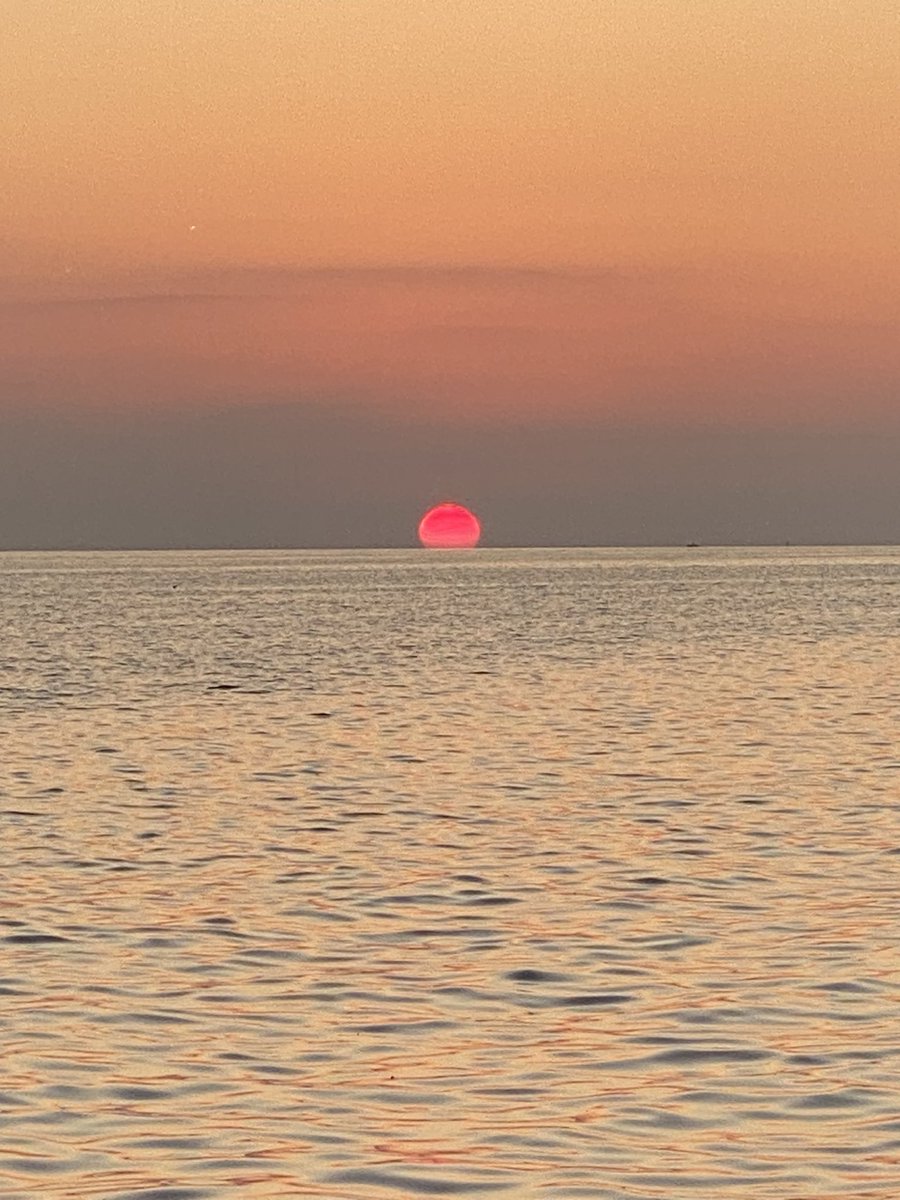 RobinVBurr's tweet photo. Unbelievable sunset tonight in Key West… incredibly red!

Red in the morning, sailors take warning ⚠️ Red at night, sailors delight! https://t.co/xm6CJv9AO2