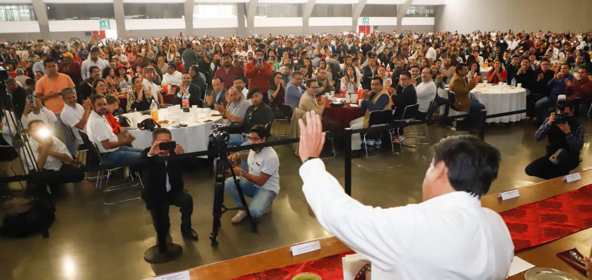 2022 ha sido un año de mucho trabajo y colaboración para que nuestro estado pueda crecer, tener estabilidad y tranquilidad. Ha sido un gusto reunirme con más de 8000 personas, alcaldes y trabajadores de municipios, para celebrar el inicio de los festejos navideños en #Puebla.