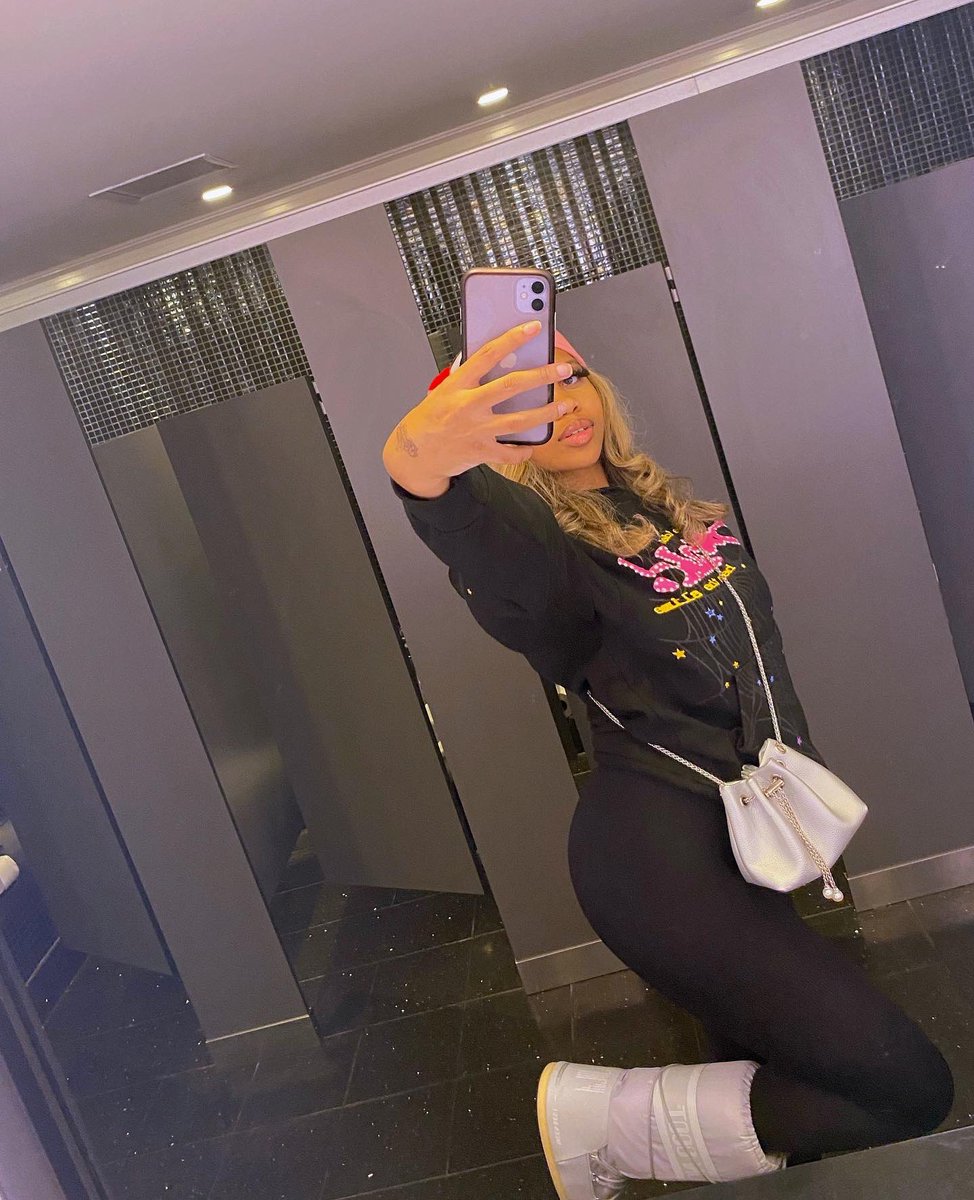 E_boogieee's tweet photo. I’m mad i can’t fit all my pictures on here like ugh but anyways cute ashit ! 😂 https://t.co/meqfgF7Gii