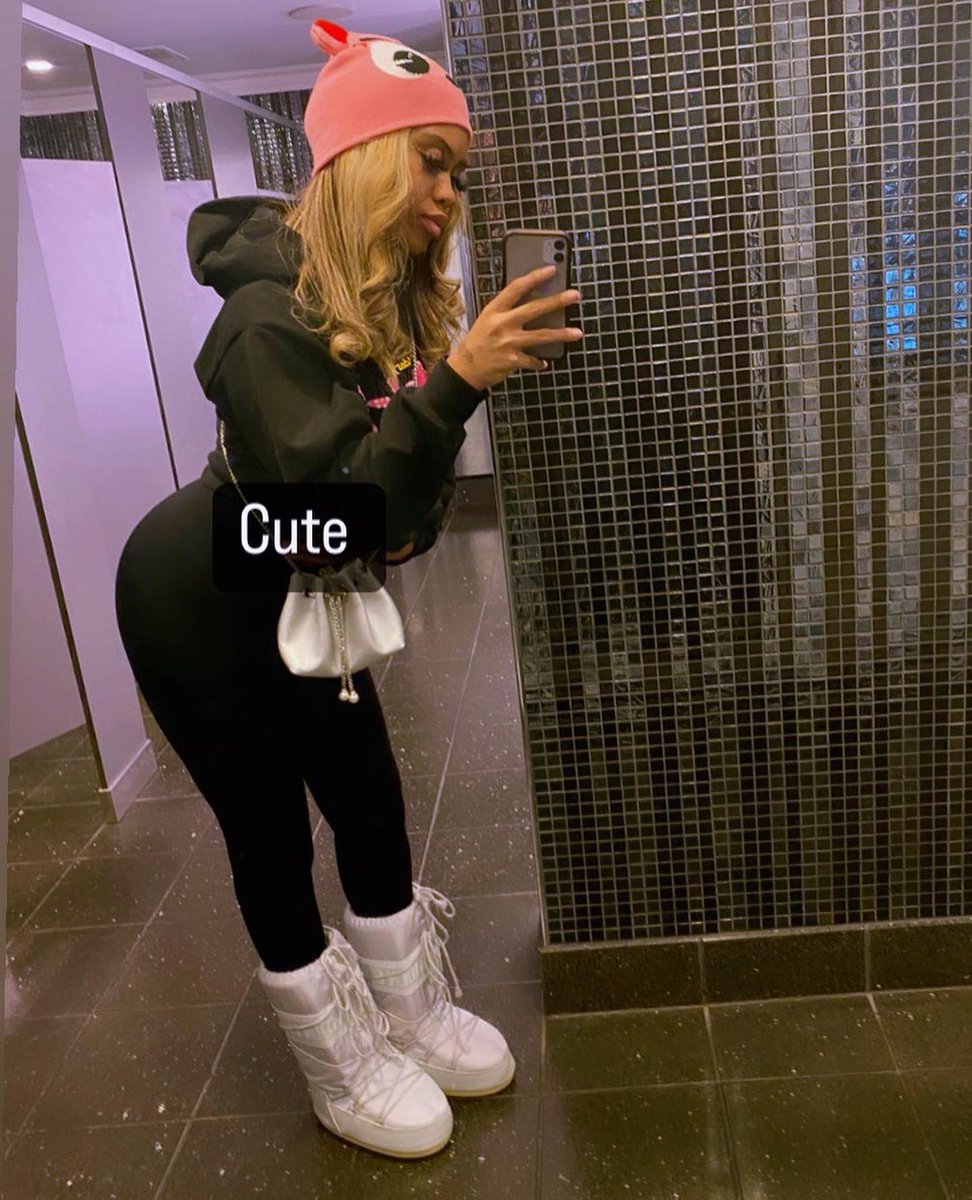 E_boogieee's tweet photo. I’m mad i can’t fit all my pictures on here like ugh but anyways cute ashit ! 😂 https://t.co/meqfgF7Gii