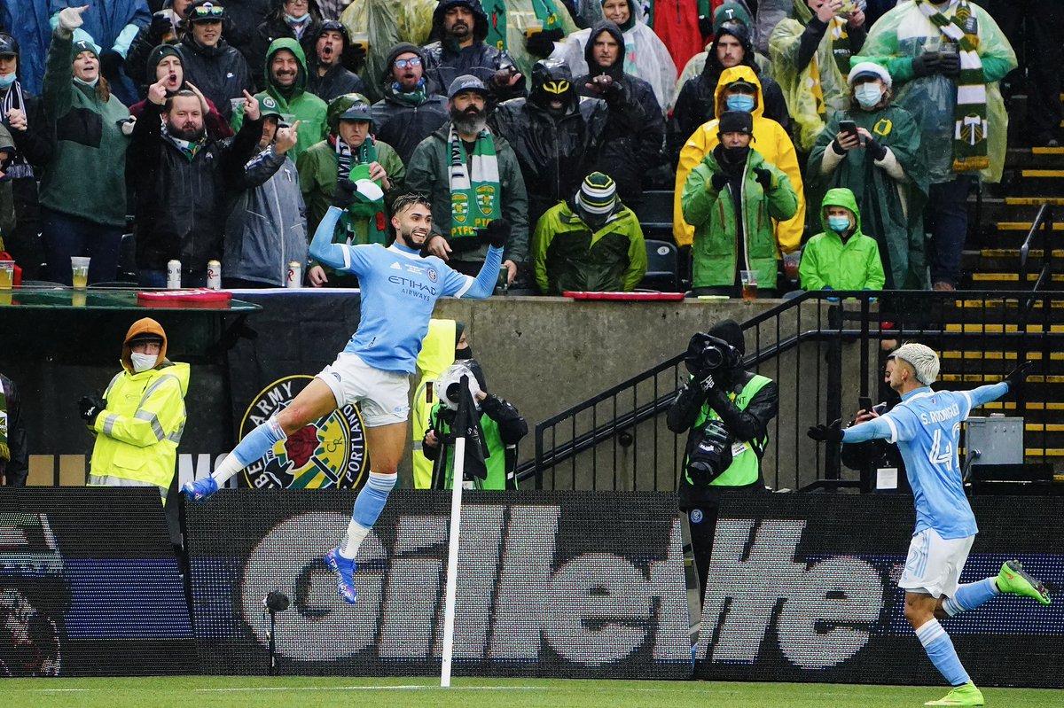 tatycaste11anos's tweet image. 1 yers. 🏆😍 @NYCFC