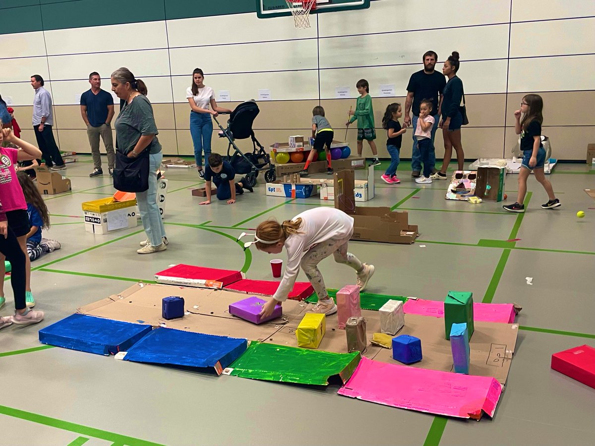 timmyGTI's tweet image. This one was fun, creative, AND challenging, bc the 1st @WGESdragons game designer weighted down the boxes before wrapping them to add a surprise level of difficulty! #rigor #pblsuccess #WGESCardboardChallenge #TPSPTimmy #TPSP #theGrove