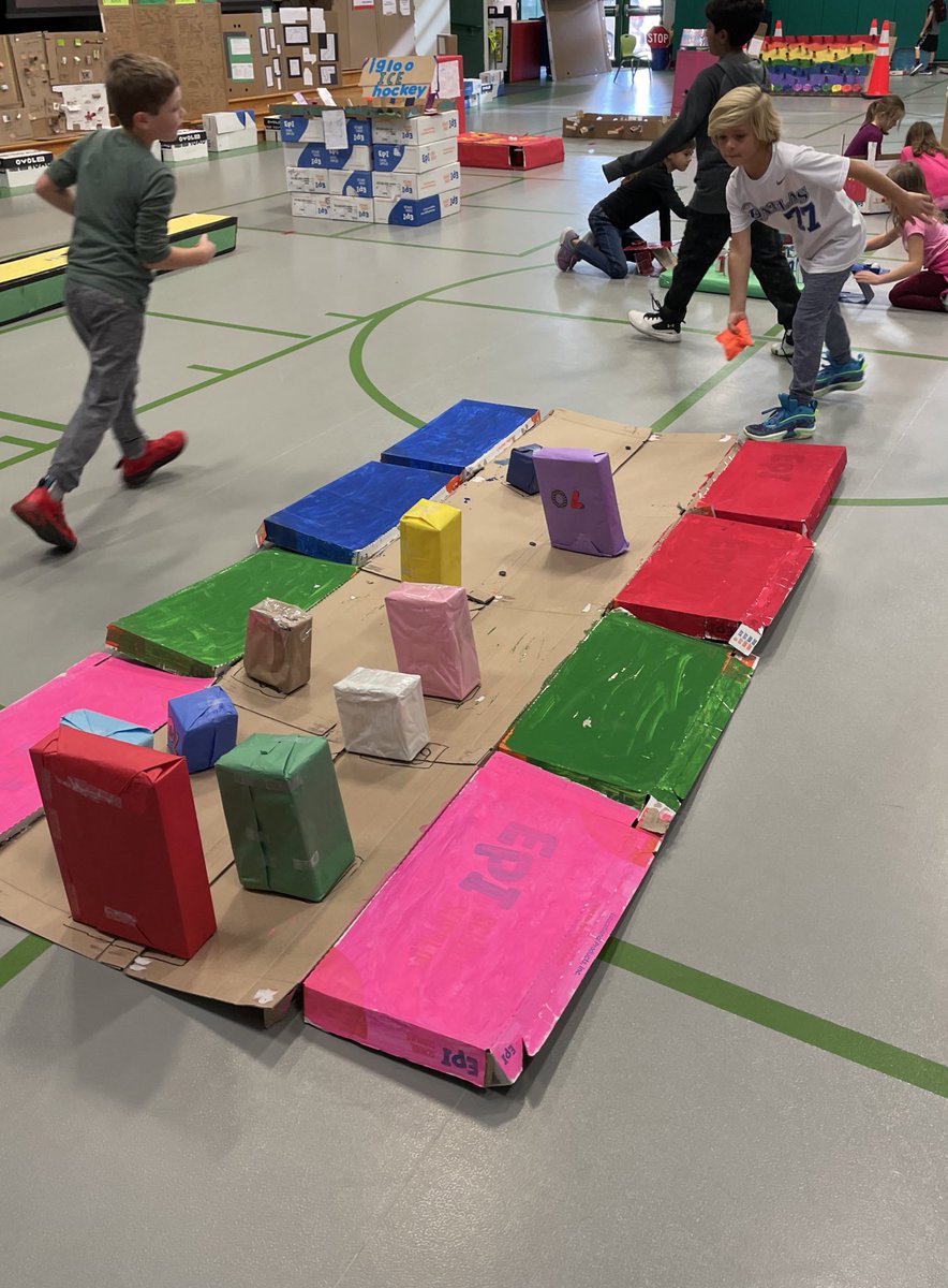 timmyGTI's tweet image. This one was fun, creative, AND challenging, bc the 1st @WGESdragons game designer weighted down the boxes before wrapping them to add a surprise level of difficulty! #rigor #pblsuccess #WGESCardboardChallenge #TPSPTimmy #TPSP #theGrove