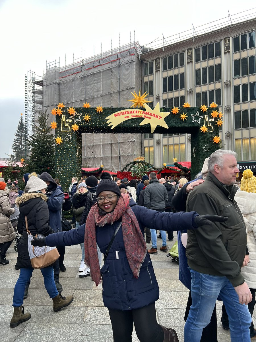 ololade1524's tweet photo. Just a girlie weekend in Germany because all work &amp; no rest makes … ✌️ ✌️ #Coln #Bonn #ChristmasMarket #WorkLifeBalance https://t.co/caPxDypjOV