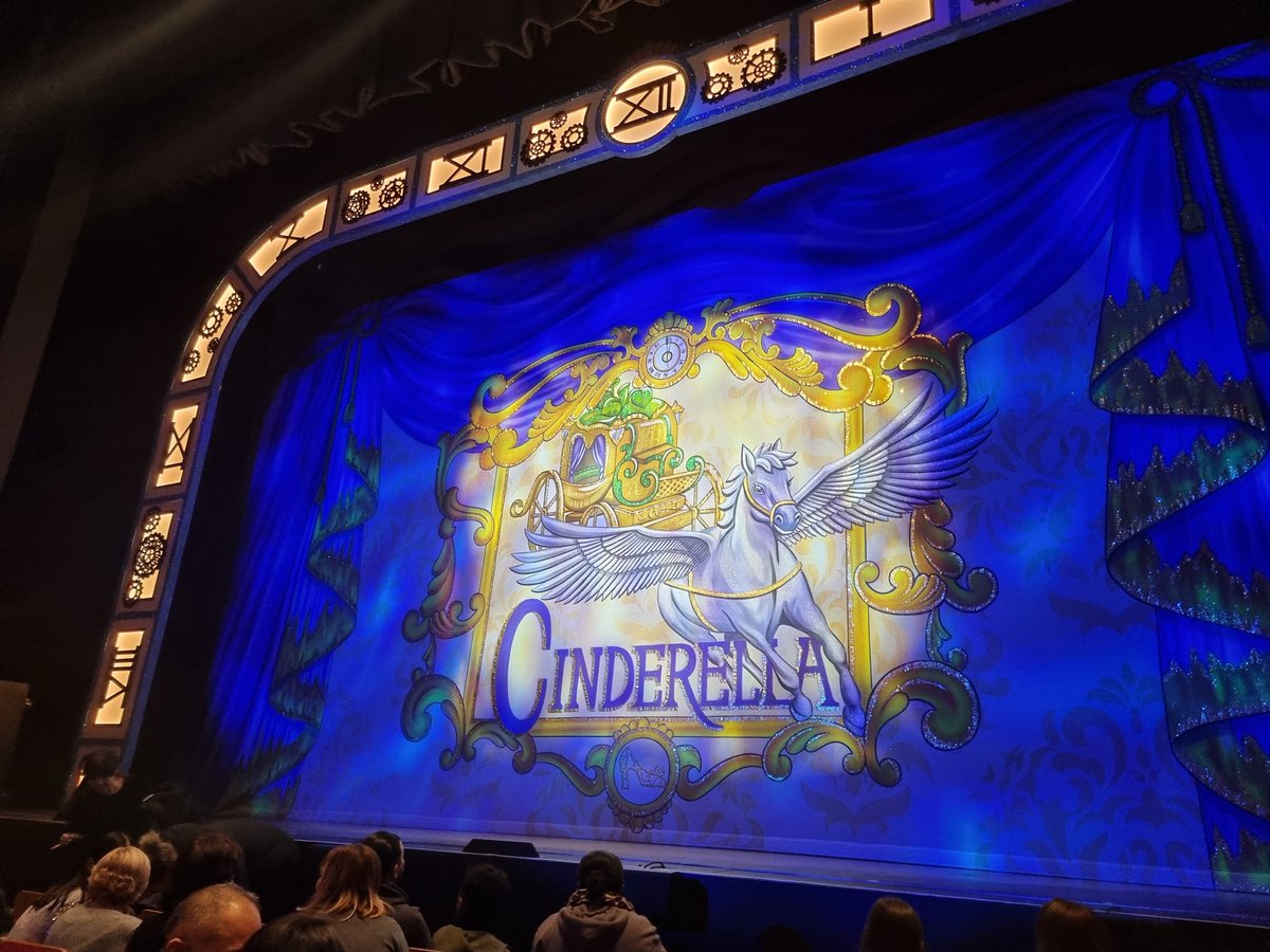 chantryprimary's tweet photo. What's better than one panto performance at @GroveTheatre? The answer is...two! Last night, a group of pupils were spellbound by the Cinderella show, whilst this afternoon, a large group of #TeamChantry families experienced the spectacle! A fabulously entertaining show! 🥿👸 https://t.co/UsCOXEdsqw