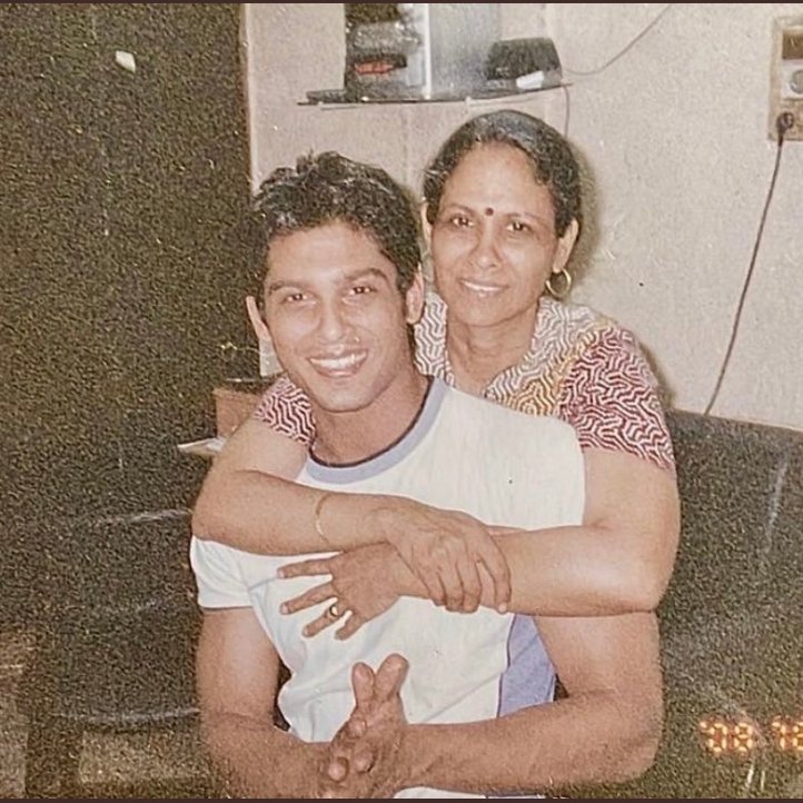 hourlysid's tweet photo. #HBDSidharthShukla: Love and Only Love for Both!🤍 https://t.co/XGGBxPtuP3