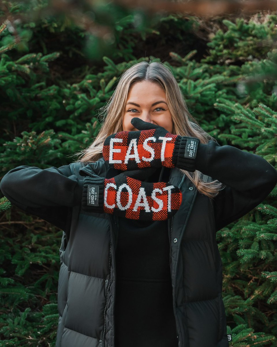 🎉 GIVEAWAY! 🎉 RETWEET to win a pair of mittens! 🚨 EASTCOASTLIFESTYLE.com 

Who thinks it’ll be a green Christmas in the maritimes?🎄 Mittens are almost sold out for the season so be sure to hit the link in bio to get yours before they’re gone 🧤#shoplocal #holidays