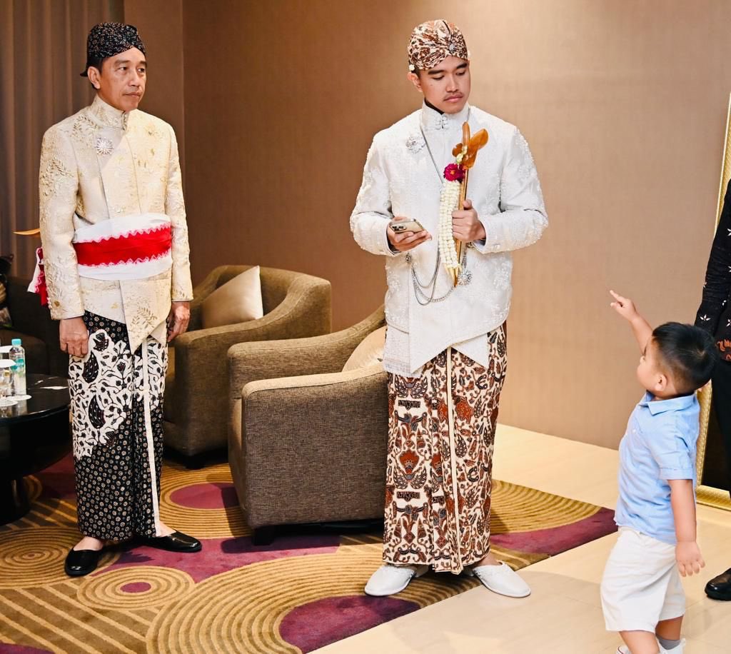 Bobby Nasution (@bobbynasution_) on Twitter photo Saya selaku papanya Panembahan Al Nahyan memohon maaf sekali lagi kepada bpk Presiden <a href="/jokowi/">Joko Widodo</a> dan anak bungsu bpk Presiden <a href="/kaesangp/">βkakβ Kaesang</a> π Saya selaku papanya Panembahan Al Nahyan memohon maaf sekali lagi kepada bpk Presiden <a href="/jokowi/">Joko Widodo</a> dan anak bungsu bpk Presiden <a href="/kaesangp/">βkakβ Kaesang</a> π