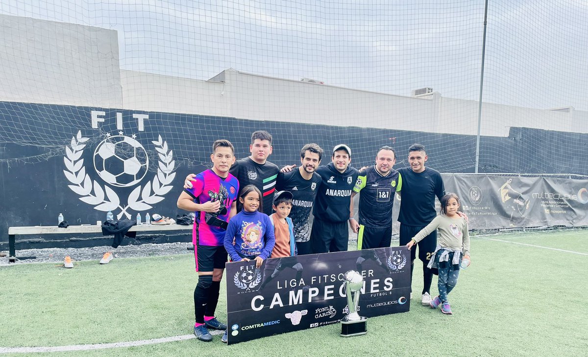 AnarquiaFR's tweet photo. @AnarquiaFR logra su 4to campeonato consecutivo en la Liga Fit Soccer Dominical Libre… venciendo 6-5 a RukoStars …
Anotadores hoy: 
Adrian L ⚽️⚽️⚽️
Rene H ⚽️⚽️
Juan G ⚽️ y el del campeonato … 
@Jimyhorts @ferhorta21 @__OLE https://t.co/DjmZPB8zAY