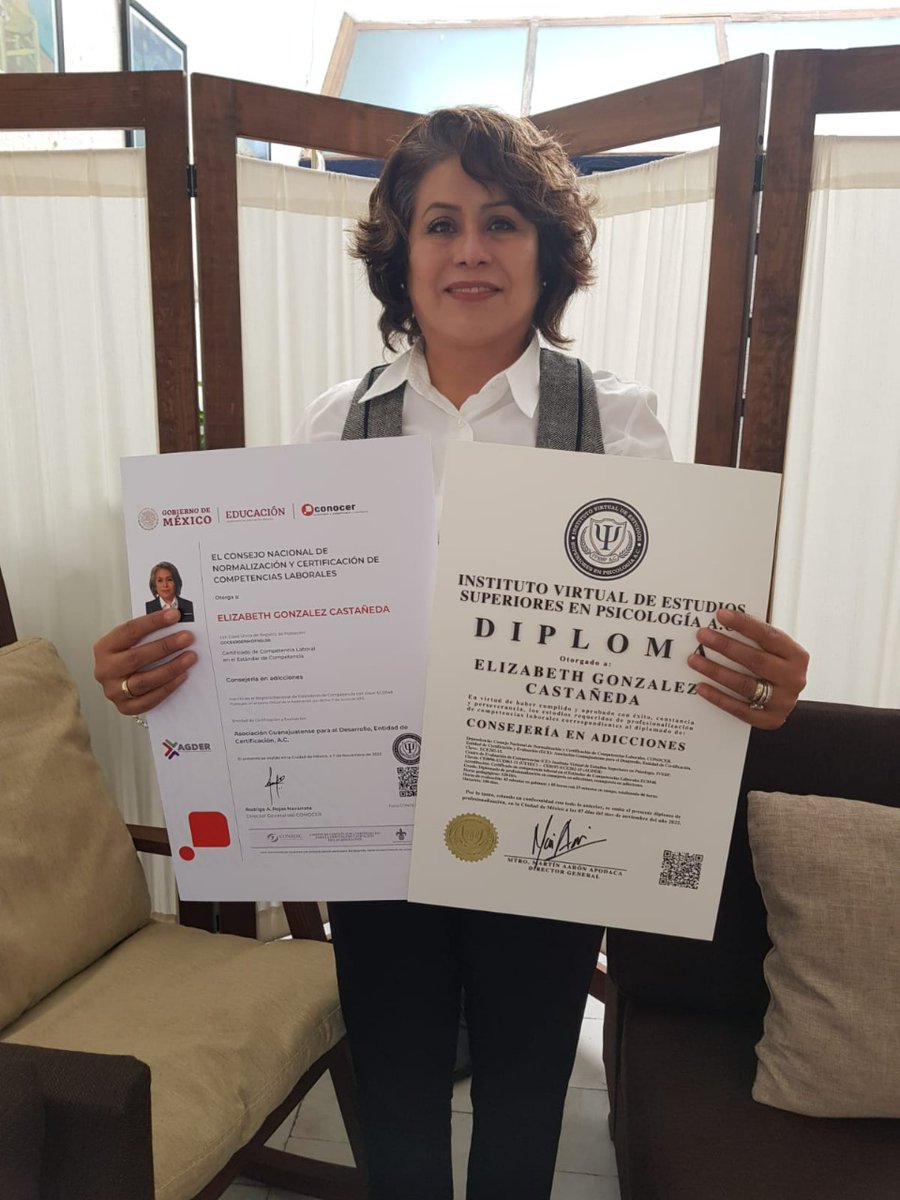 YoSoyIVESP's tweet photo. 💐🎓📃 Muchas felicitaciones #YoSoyIVESP #YoSoyConsejera ¡Deseamos el mayor de los éxitos a nuestra alumna egresada de Consejería en Adicciones, muchas felicidades por llegar a la meta planteada desde un principio! https://t.co/34Ihmv6uga
