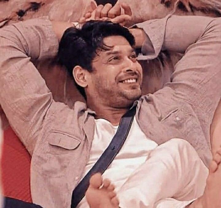 lowkeyhny_'s tweet image. #HappyBirthdaySidharthShukla 
#Bigboss13winner
#Legend ☝️❤️