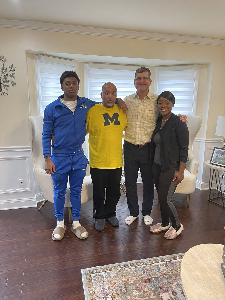 What coach you know..walk into the kitchen and ask to help clean up and then began to talk about his relationship with God and The Holy Spirit 💕💕💕 AUTHENTIC @CoachJim4UM <a href="/UMichFootball/">Michigan Football</a>