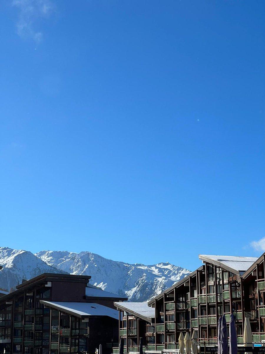 Here’s a beautiful shot taken in Les Arcs last month!

See this view and more on your winter holiday with us: skiolympic.com