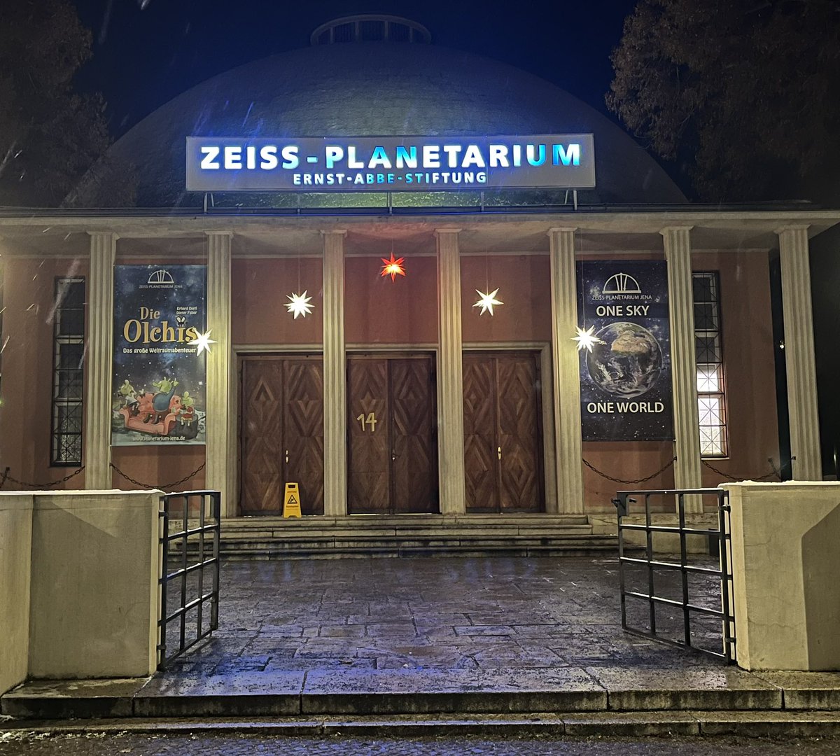 I had my first planetarium visit today and it was really fun. @PlanetariumJena