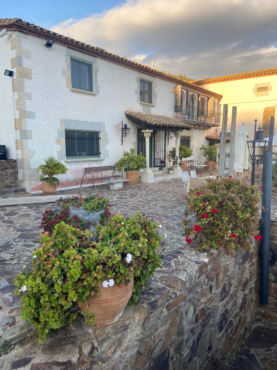 polsa95's tweet photo. Dies al bell mig de les Gavarres, un entorn inoblidable i de gran bellesa musical. 

📍Finca Bell-lloc https://t.co/qkkKEArBJg