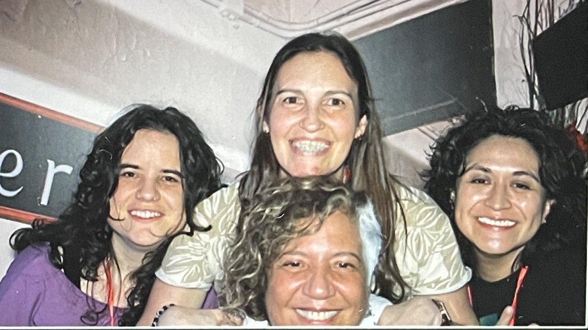 CarinaParavi's tweet photo. Un mes 💖! Y lo mejor está llegando! @RosanaOficial @ChiquiSilvia #pionerxs #planve https://t.co/jz3IIT1noc