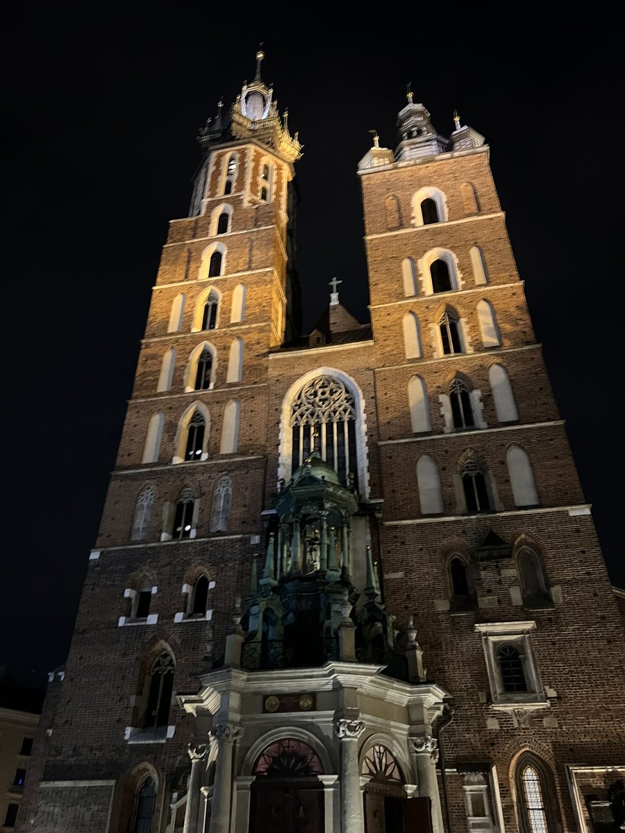 TomReynaud1789's tweet photo. Polsko-Francuskie Forum Gospodarcze na Wawelu w Krakowie. Silne chwile przyjaźni między naszymi dwoma krajami. Należy zacieśnić więzy przyjaźni i współpracy, aby Europa stała się cyfrową potęgą 🇵🇱🇫🇷🇪🇺
@PLenFrance @Play_Polska @GeoffroyRDB  #Wawel #Cracovie https://t.co/nURIYHxZCm