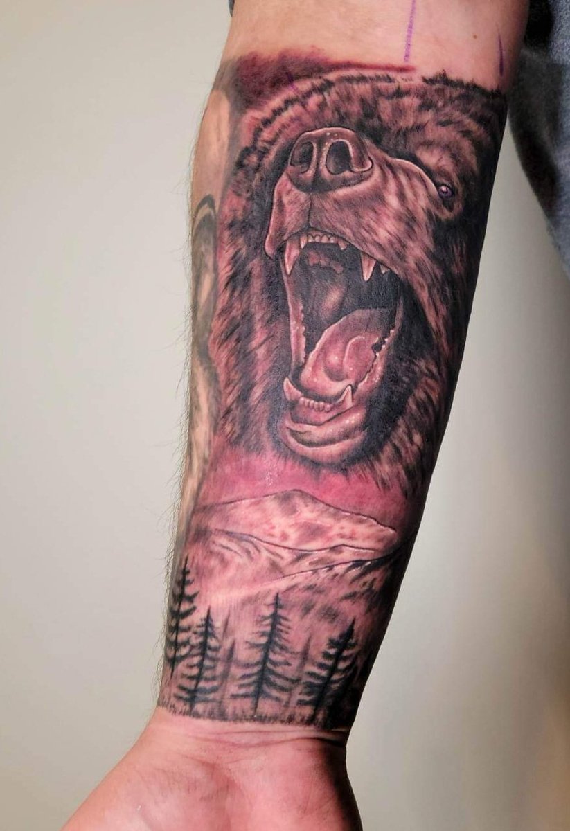 xLags's tweet photo. Top and bottom of forearm. Second one is very red due to skin being sensitive. https://t.co/1QdpYvtdDk