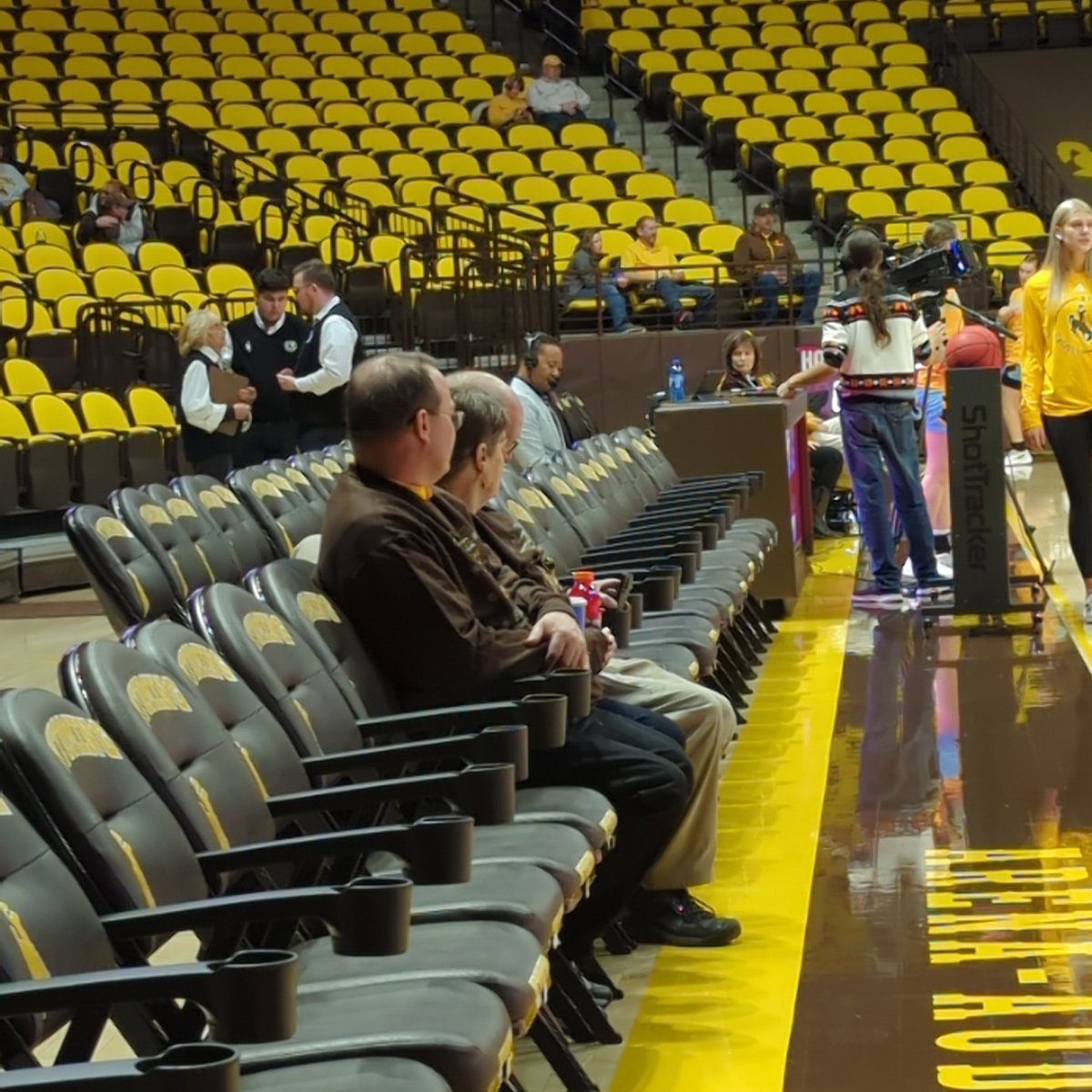 UwSignGuys's tweet photo. @CoachBurton13 are you in the house tonight? #DomeofDoom #Cowgirlsbasketball https://t.co/1A1jEaCExG