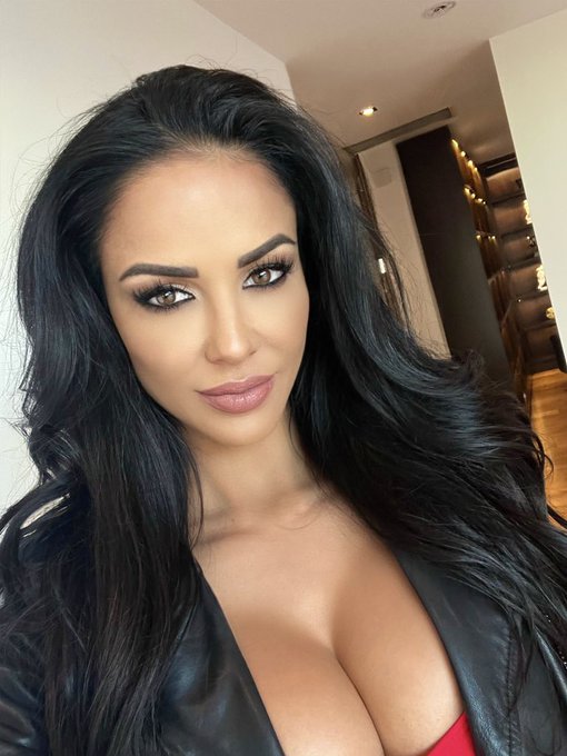 A woman should be two things; who and what she wants to be. https://t.co/9pTdPcCujA<a href="/tag/beautiful"class="tags"><span>#beautiful</span></a><a href="/tag/glam"class="tags"><span>#glam</span></a><a href="/tag/beauty"class="tags"><span>#beauty</span></a><a href="/tag/makeup"class="tags"><span>#makeup</span></a><a href="/tag/makeupartist"class="tags"><span>#makeupartist</span></a>