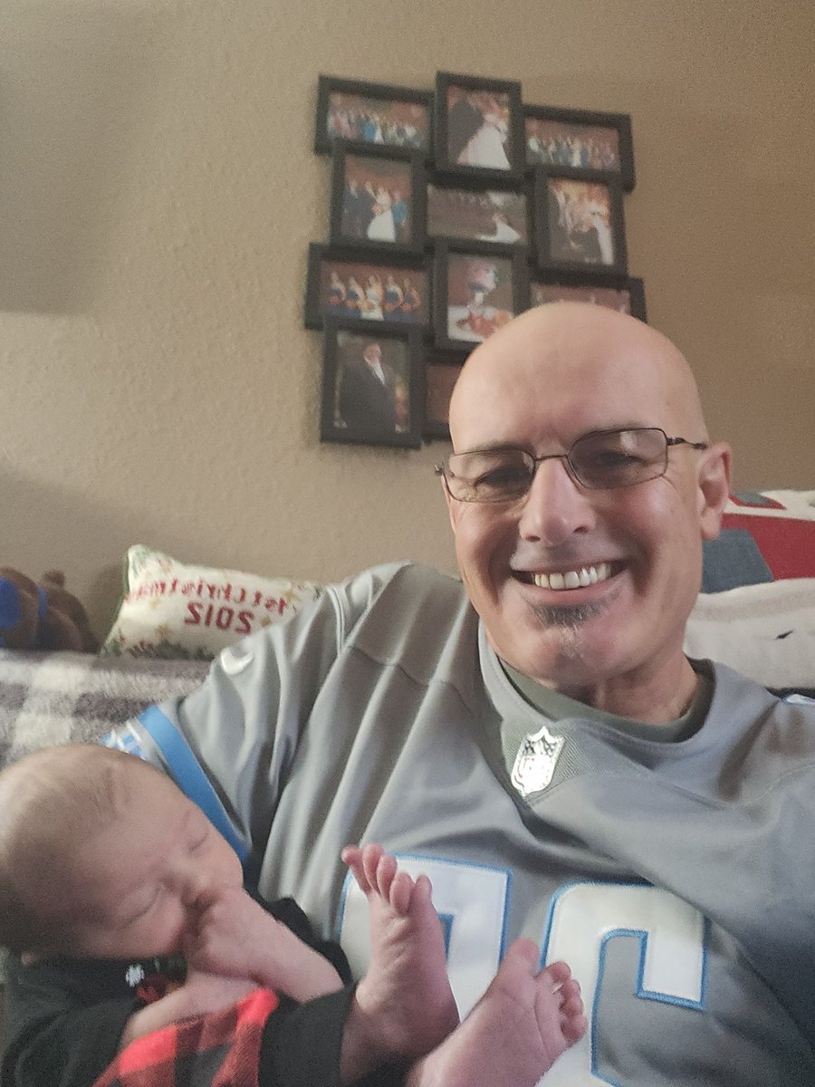 HarderAw's tweet photo. @Lions #CubCam Say hello to the the newest #OnePride member. Eleena is relaxing after that great 1st half https://t.co/IO7JyLkpMi