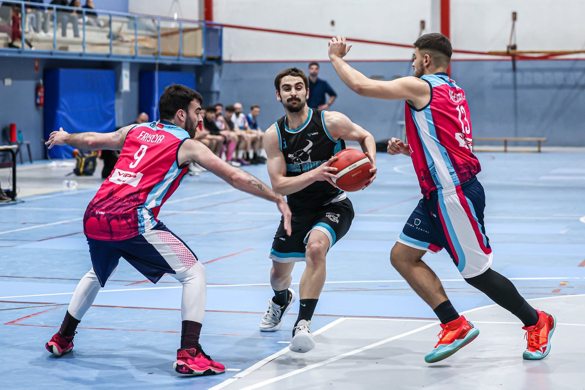 FBMadrid's tweet photo. 📸 Hemos añadido a nuestra galería de la #LigaVIPS del mes de diciembre, las fotos de este fin de semana. https://t.co/vsEeOkzSKd https://t.co/lgFqzdqUvd