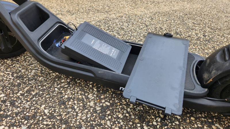 EbikeJaimes's tweet photo. @gazzabiker @BriannaWu ''What if we take this concept even further:
An even smaller vehicle #PEV's #PLEV's
#Esk8 #Escooters #ElectricScooters
Being so small, it would only need a tiny battery, we could even give swappable battery packs, to extend the range even more....'' https://t.co/d6ZZBCc0G8