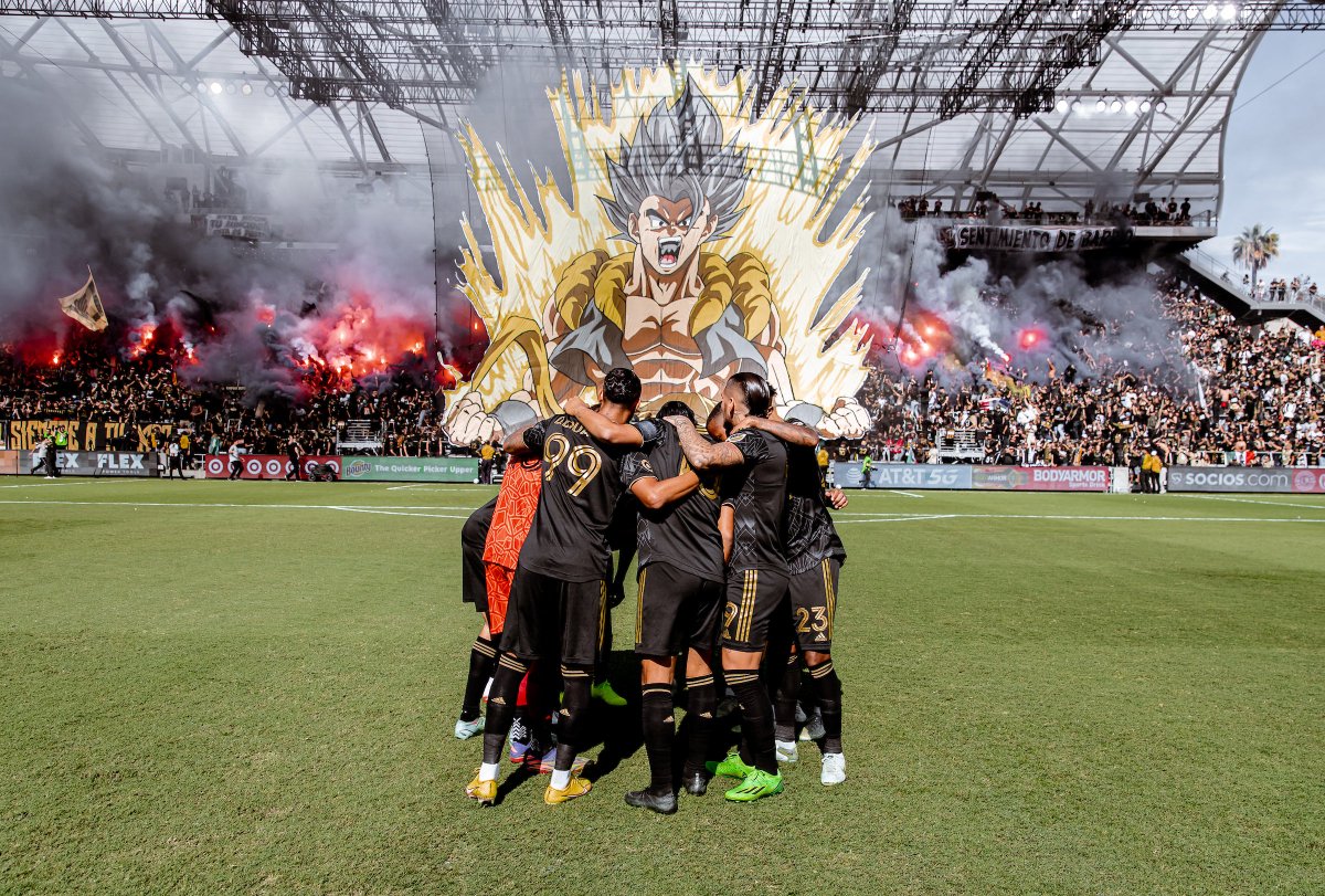 LAFC's tweet photo. ✔️ The best supporters
✔️ The best tifos

📸 Show us your angles https://t.co/WRy8BQy8wC