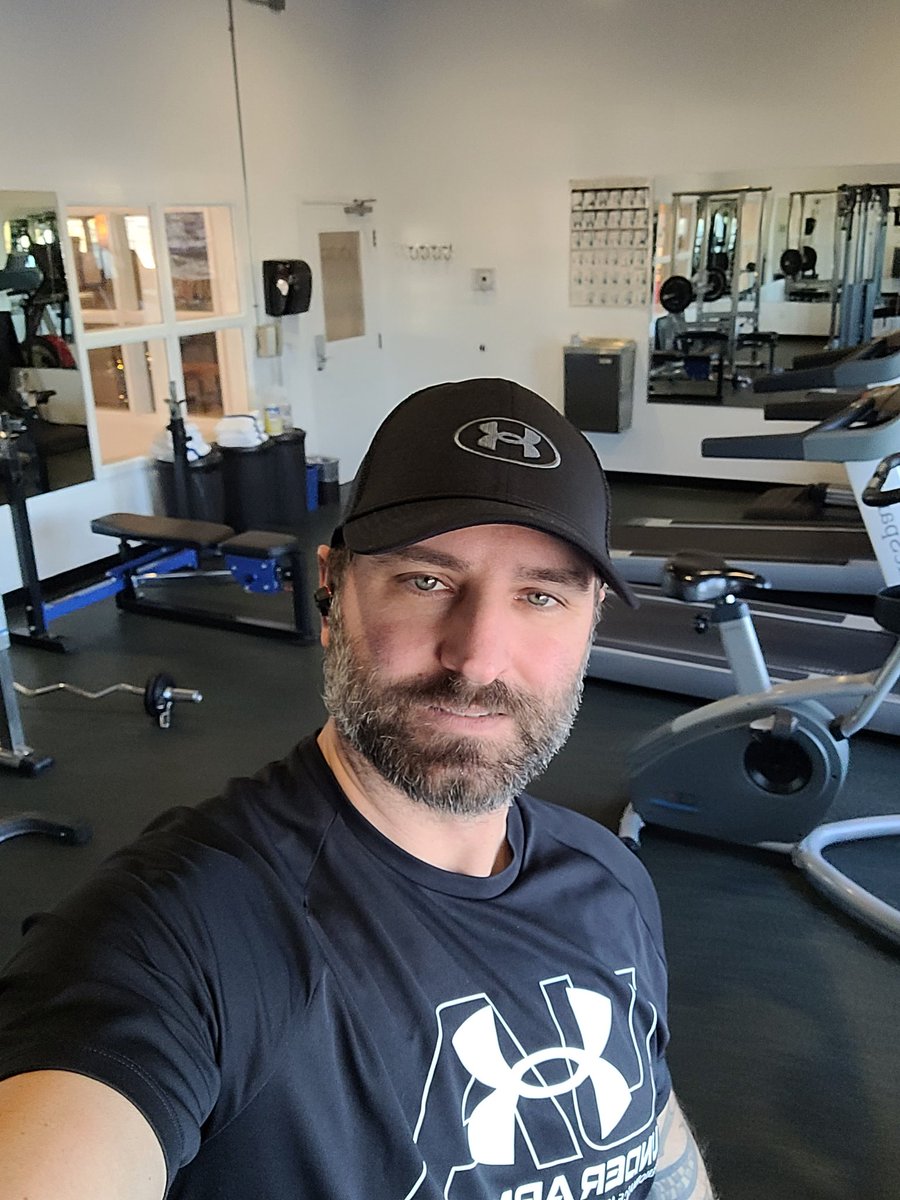schibby11's tweet photo. Working out in hotel while on the road. https://t.co/hbvZabgc7l