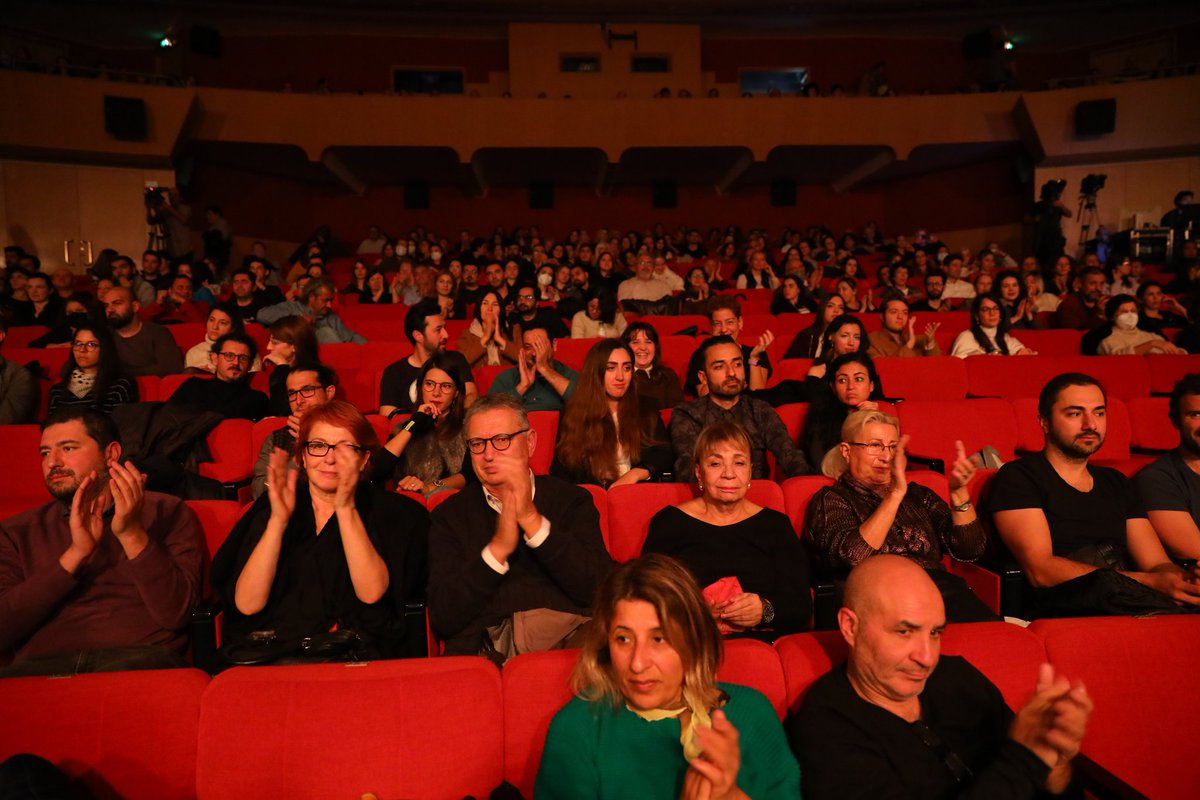 apfsocial's tweet photo. Bu gecenin yıldızları ‘Tek Piyano Dört El’ programı ile Ufuk & Bahar Dördüncü, Fransız empresyonistlerinin eserlerinden örneklerle müzik ziyafeti sundu. Gecenin sonunda sanatçılara Başkanımız Muhittin Böcek adına Başkan Danışmanı Doç.Dr. Önder Bilgin plaket takdim etti. #APF22 https://t.co/2hJjV9H7W8
