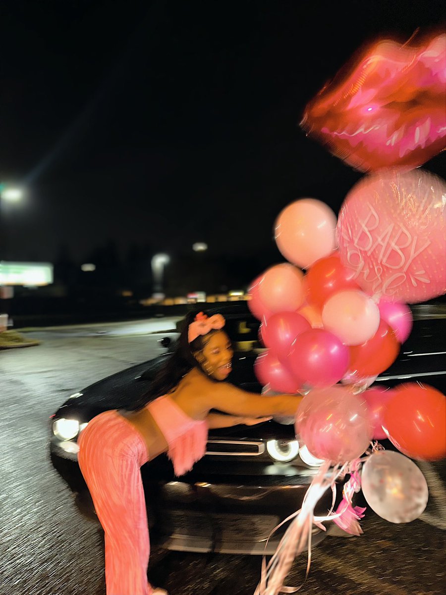Taliwhoah's tweet photo. Thank you so much for all the birthday wishes 🛼♐️ and thank you to @aisle4our and my friends/family for everything last night! https://t.co/VrsAU1KRvb