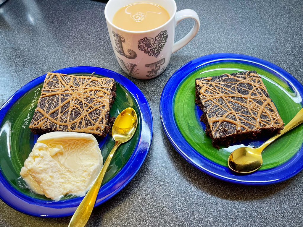 GabsDiva's tweet photo. Double Chocolate Chip Brownies. Fluffy On The Inside And Crunchy On The Outside. Perfect! π€πΌβ€οΈπ β¦
Ps: Didnt have any fresh fruit, so I improvised with Basil as a Garnish. Le ska judgeβa. π
#WhenJoanCooks #Sundaying #BecauseTheWeatherAllows #ForSunshine https://t.co/NAatHbpeQH