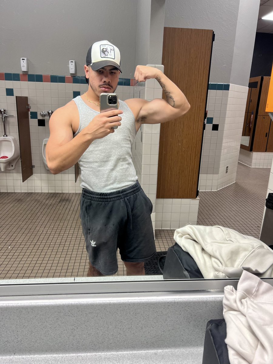 julezz00's tweet photo. 🦍 https://t.co/G8Kj0ckLKH