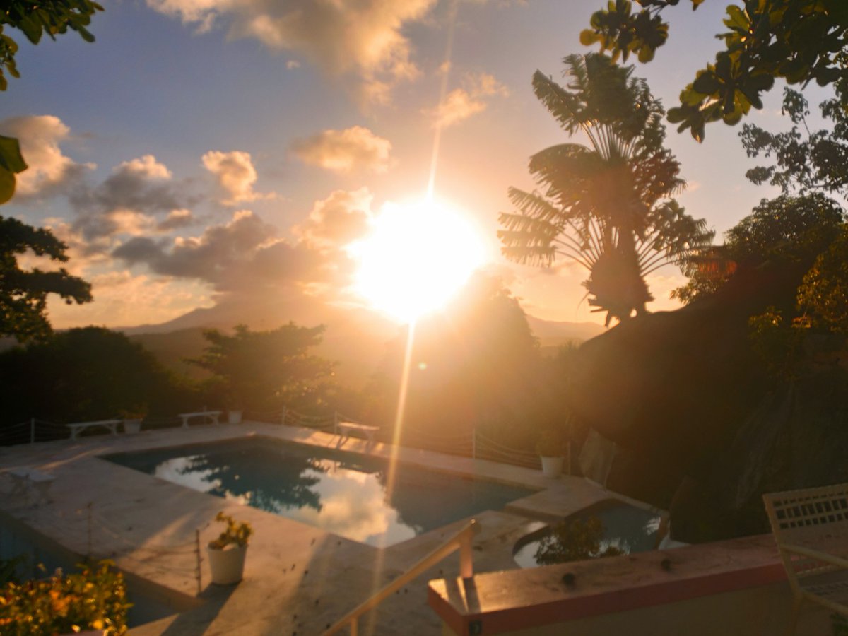 PRVacRentals's tweet photo. Magical Sunsets? We have this and more. With the right company is unique!
Plan ahead!! We are waiting for you!!!
@Airbnb 
@discover_PR 
#nature
#coffeelovers

#PuertoRico
#sunset https://t.co/OuTJwxlJQY