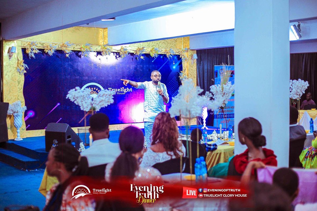 tlghofficial's tweet image. MC Freedom gave us a 10/10 delivery of a clean and spontaneous jokes at our Dinner, this evening!

His performance deserves our flowers! 

.
.
.
#EveningOfTruth #EVOT #EVOTDinner #TLGH #TLMEDIA
