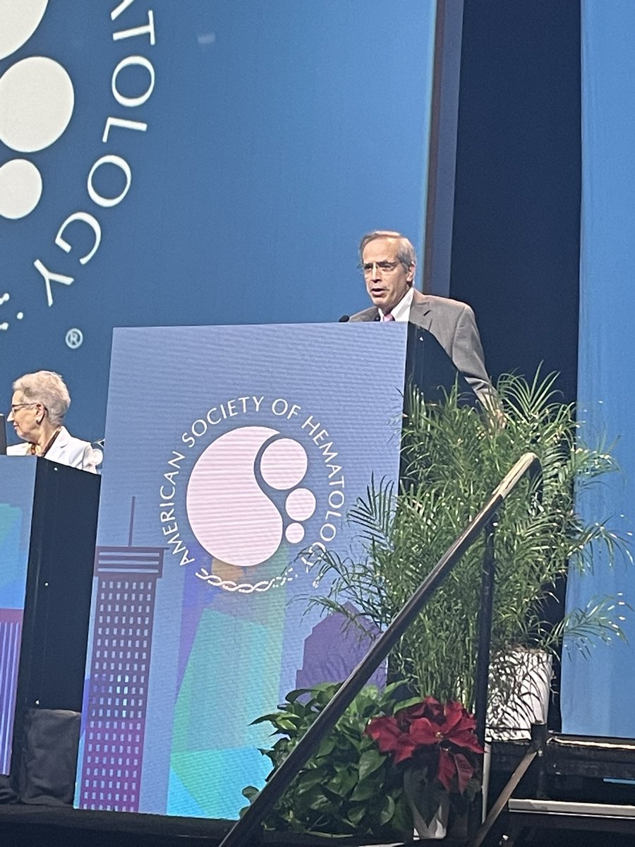 Congratulations to Dr. Mike Caligiuri for receiving the 2022 ASH Mentor award! He has mentored over 100 individuals! I am so thankful and privileged to be mentored by you! #ASH2022