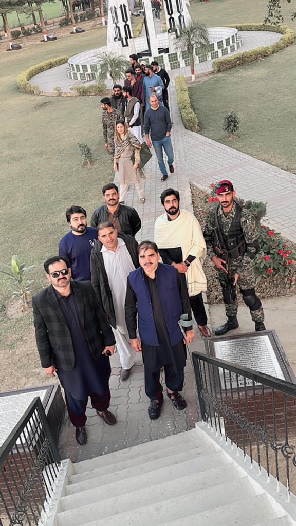 Mushtaq4041's tweet photo. At #Wahga with Malik Sagheer and friends
#PP82
#BM E11 Islamabad https://t.co/HIX11RUJvG