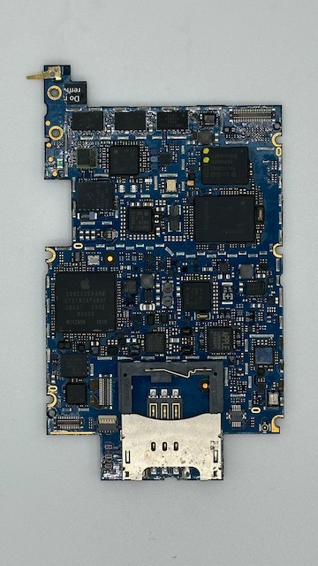 alanmgrassia's tweet photo. Grey Sunday afternoon project... 2008 #iPhone 3G motherboard extraction!

https://t.co/DsfGCtJQiB https://t.co/BgWFBQAUIk