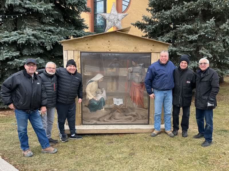StDavidsMaple's tweet photo. The Nativity Scene outside St. David’s Parish. Thank you to the Knights of Columbus who braved yesterday’s cold weather. 

#knightsofcolumbus11535 #koc11535 #inservicetooneinservicetoall #ingivingwereceive #stdavidsparishinmaple @archtoronto @kofc11535 https://t.co/HKMzDaawe7