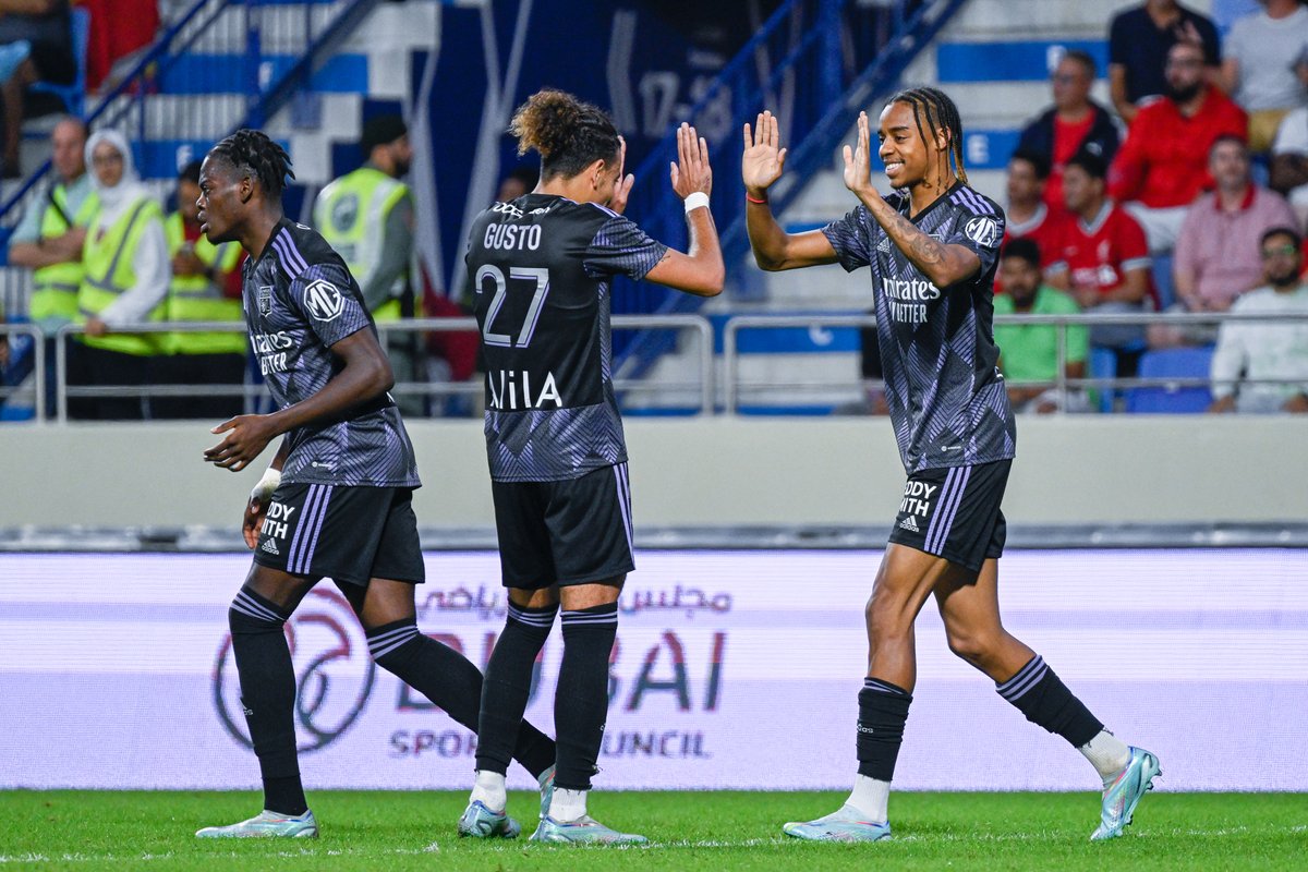OL's tweet photo. Une belle soirée pour clore ce stage à Dubai 🤩✨

📸 @DamienLGphoto #LFCOL #DubaiSuperCup https://t.co/nukyNd05YE