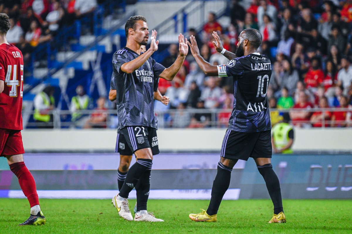 OL's tweet photo. Une belle soirée pour clore ce stage à Dubai 🤩✨

📸 @DamienLGphoto #LFCOL #DubaiSuperCup https://t.co/nukyNd05YE