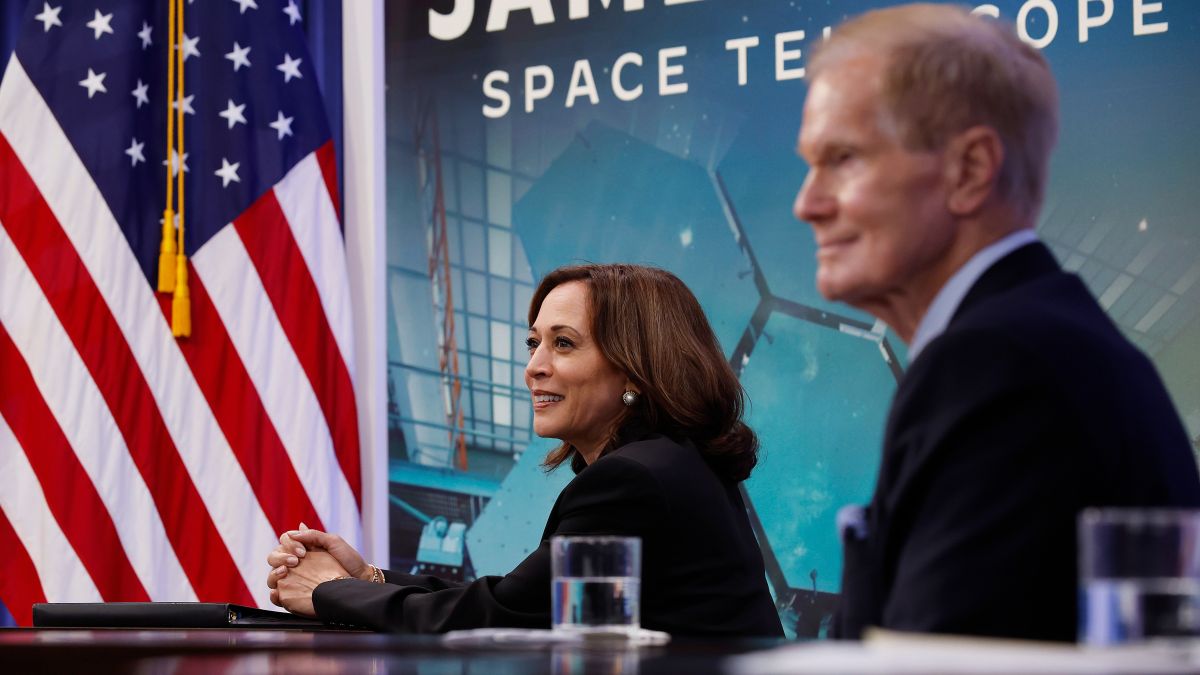 VP Kamala Harris hails NASA Artemis 1 Orion spacecraft's splashdown success trib.al/D9Z8amb