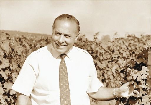 1VicePresident's tweet photo. Heydər Əliyev. Daim qəlbimizdədir. Гейдар Алиев. Навсегда в наших сердцах. https://t.co/Wi0iOb4hNW
