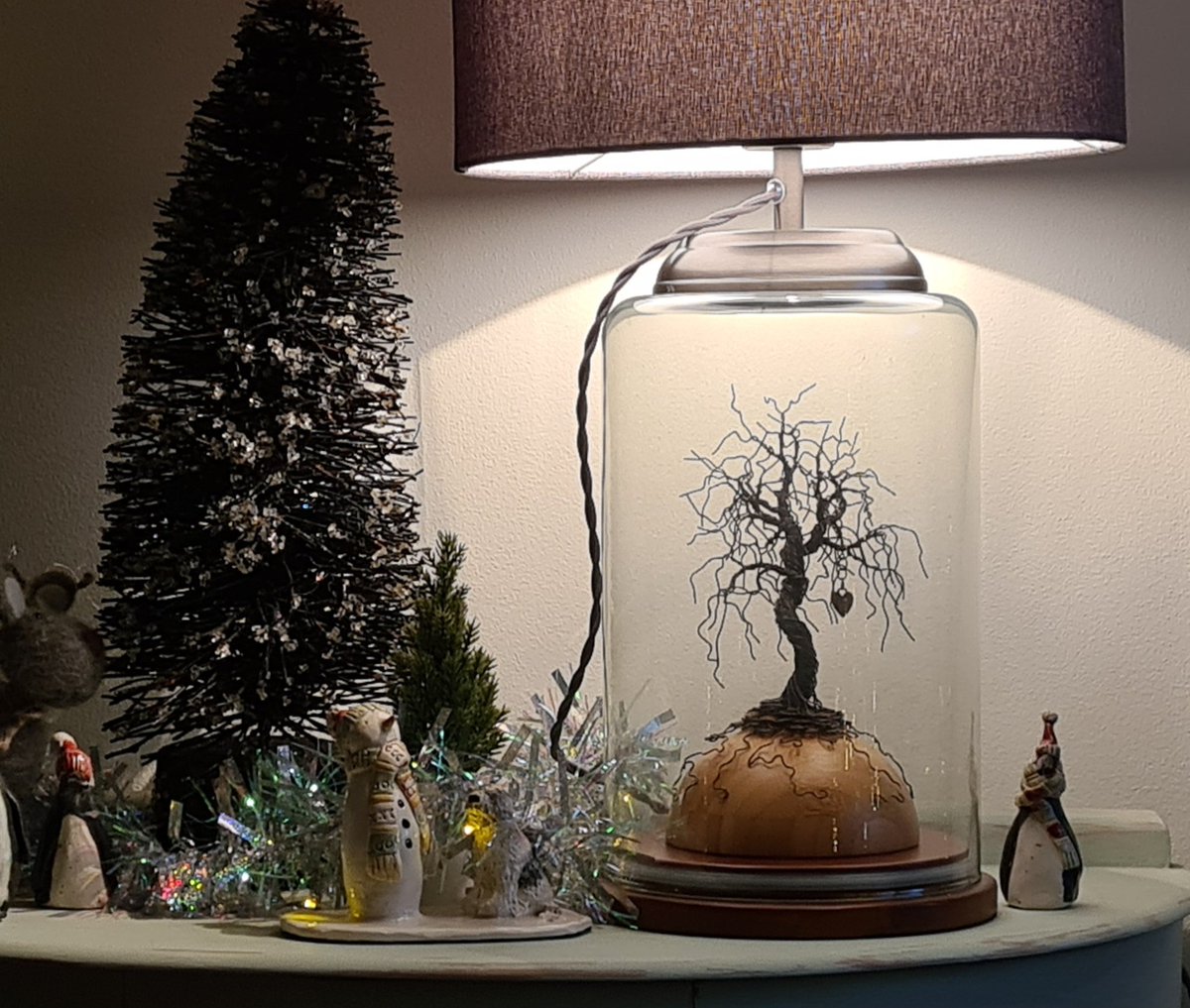 stoneartgall's tweet photo. Wire and electricity... π
#HandmadeHour #wireart #wiretree #Craft #derry #Donegal https://t.co/1I0pwQk05o